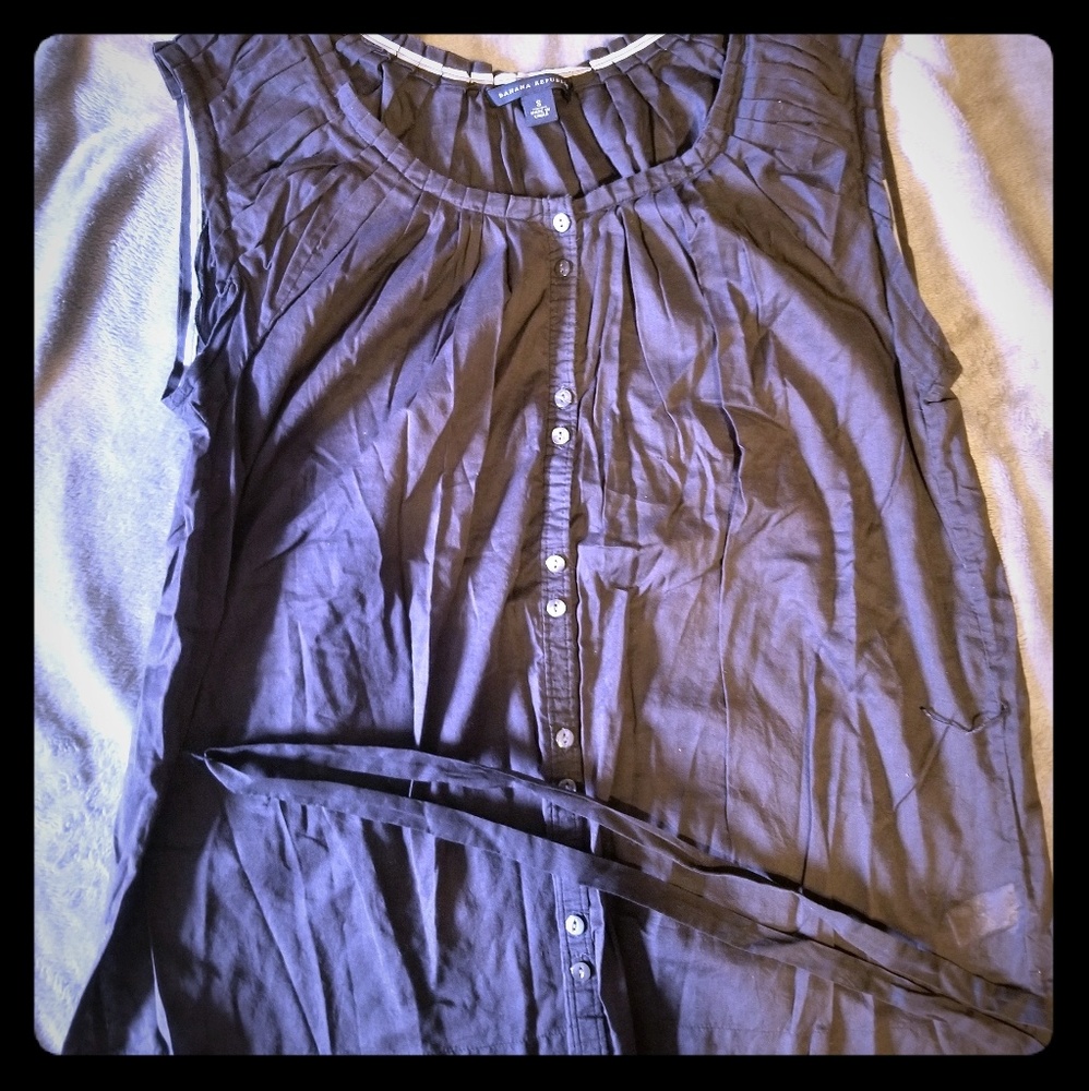 Banana Republic sleeveless button up blouse w/tie